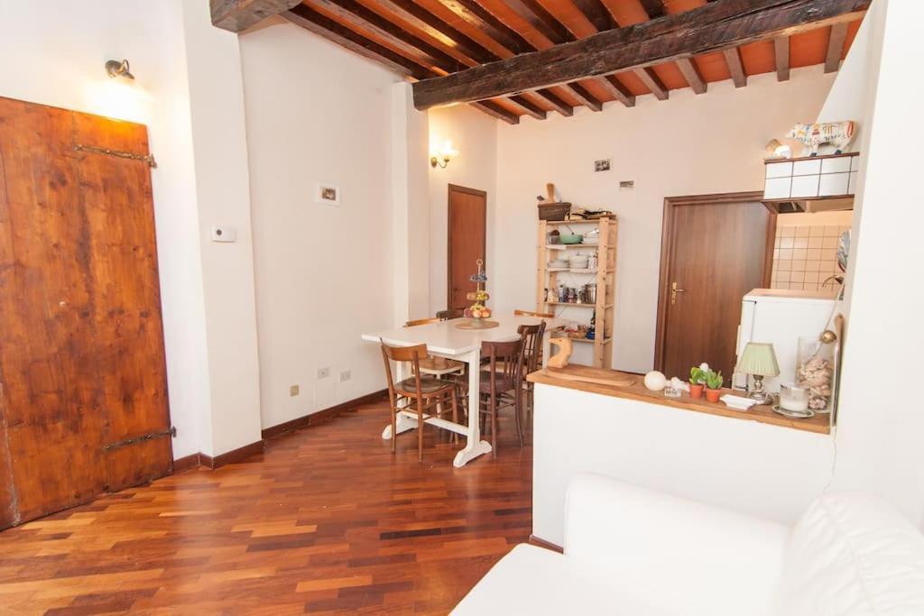 Romantic In San Frediano Florencia